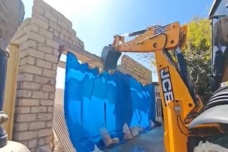 Atatürk prospektindəki tikili belə dağıdıldı - VİDEO