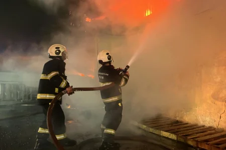 Şəmkirdə məktəbdə yanğın: Şagirdlər və müəllimlər təxliyyə edilib