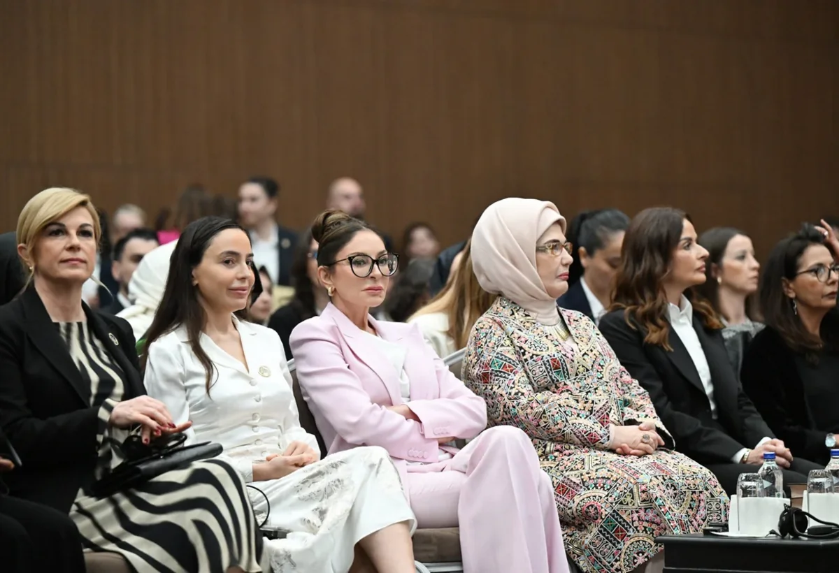 Mehriban Əliyeva Antalyada Fələstinə həsr olunan TƏDBİRDƏ - FOTO