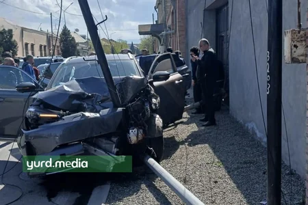 Gəncədə BMW və Changan toqquşub, xəsarət alanlar var - FOTO