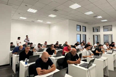 İmtahan verən taksi sürücülərinin DİQQƏTİNƏ