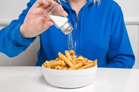 Araşdırma: Həddindən artıq duz qəbulu kişilərdə yaddaşı zəiflədir