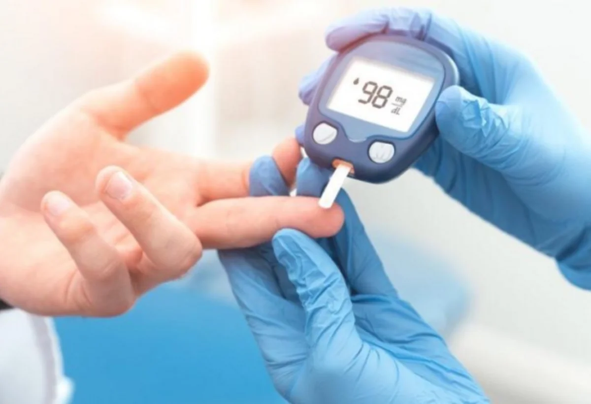 Qanda şəkərin səviyyəsinin qəfil dəyişməsinə təsir edən başlıca amillər açıqlandı