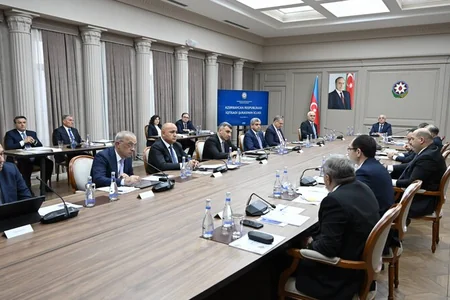 Əli Əsədov iclas keçirdi