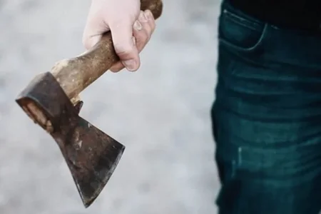 Gəncədə kişi arvadına balta ilə xəsarətlər yetirib