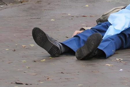 Göygöldə boynunu dəmir kəsən ahıl kişi öldü