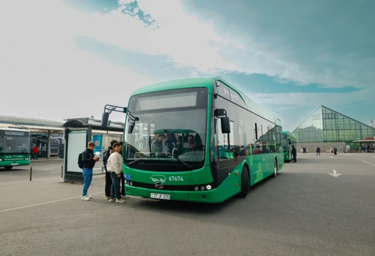 Elektrik avtobuslar rahatlıq əvəzinə sıxlıq gətirdi: Bilgəh istiqamətində ciddi çətinliklər