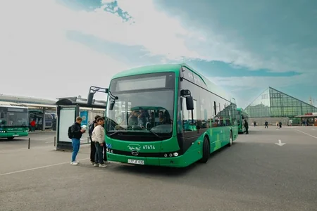 Elektrik avtobuslar rahatlıq əvəzinə sıxlıq gətirdi: Bilgəh istiqamətində ciddi çətinliklər