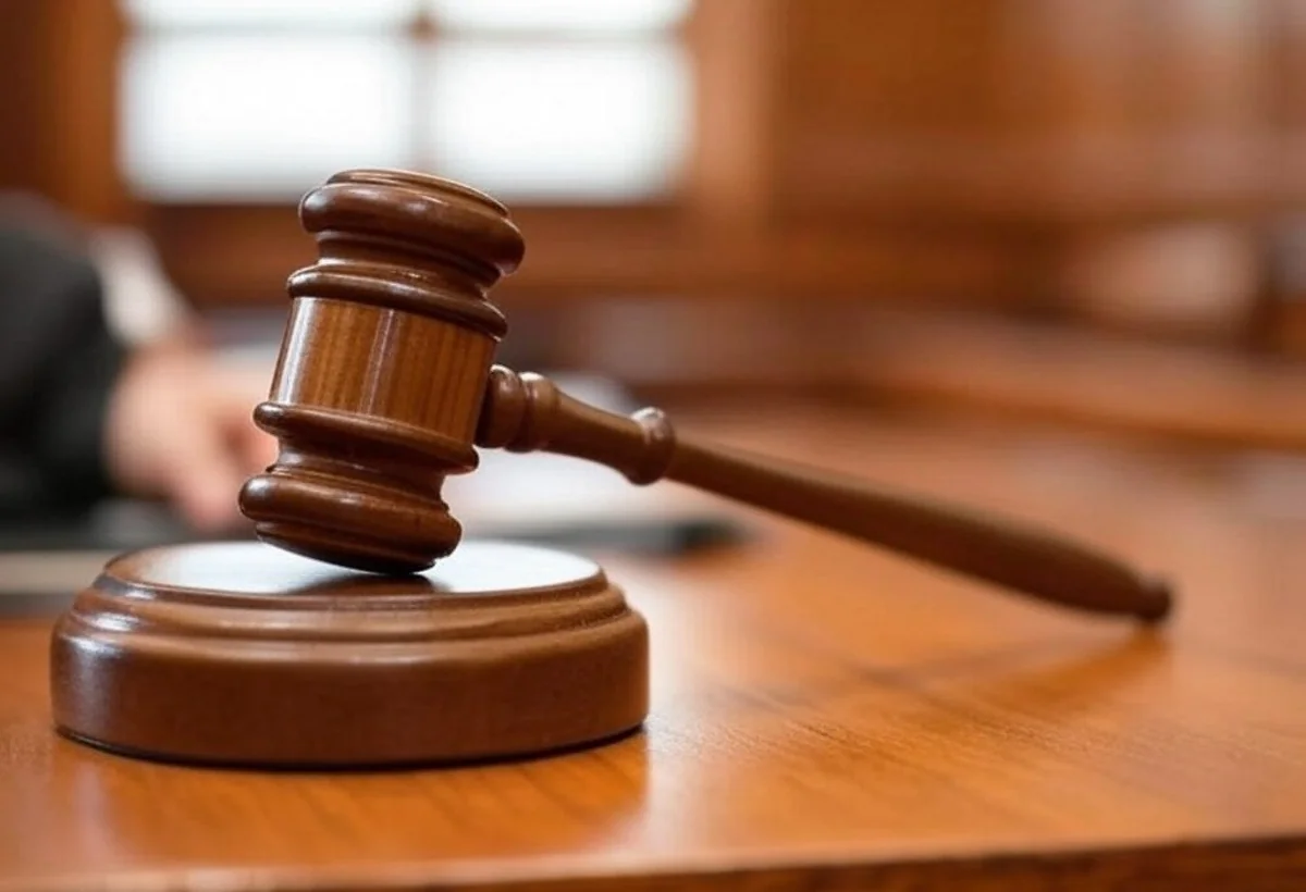 Milyon manatlıq mənimsəmədə ittiham olunan sabiq rəisin məhkəməsi keçirilib