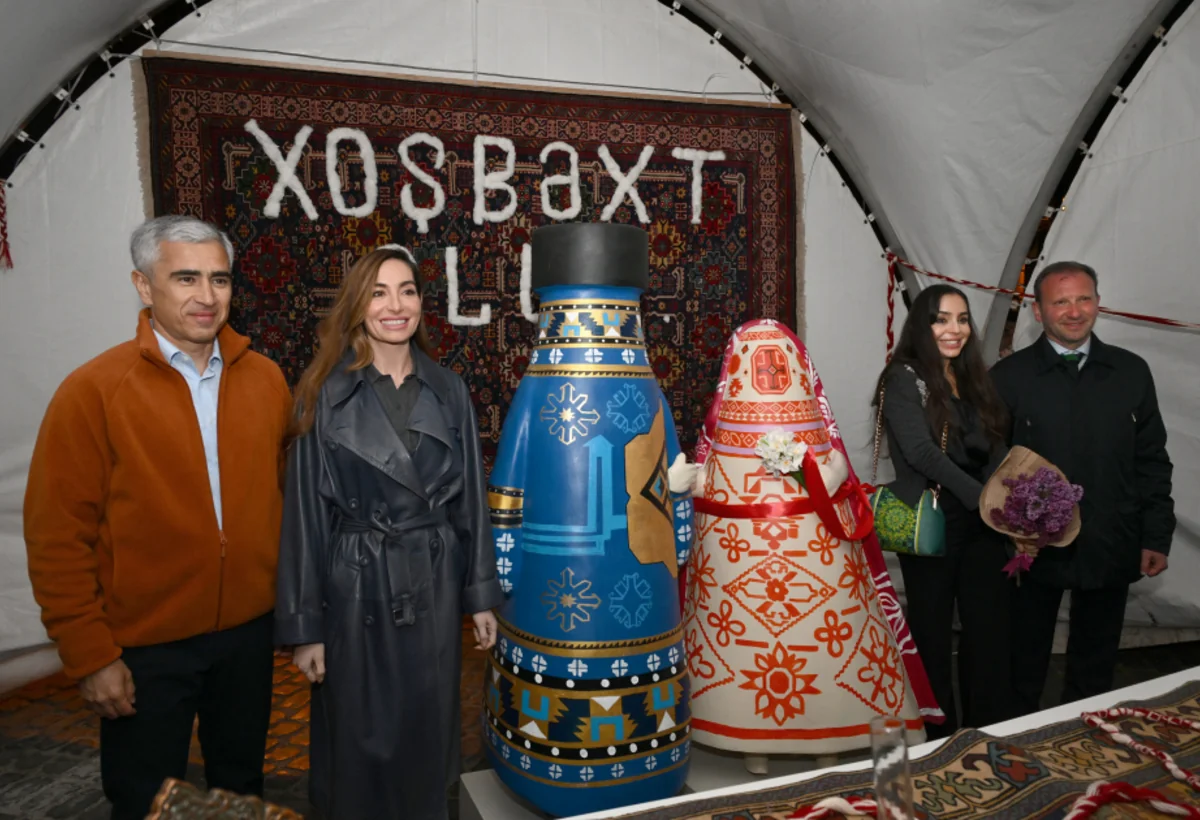 Leyla Əliyeva və Arzu Əliyeva Beynəlxalq Xalça Festivalını ziyarət ediblər