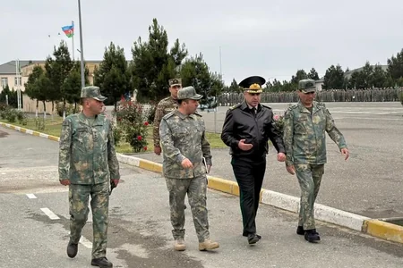Hərbi prokuror artilleriyaçılarla tapşırıqlar verib - FOTO