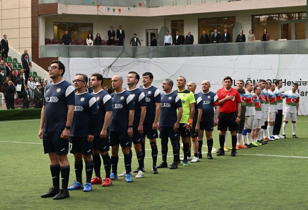 Nazirlər deputatlara qarşı - FUTBOL MEYDANÇASINDA - VİDEO