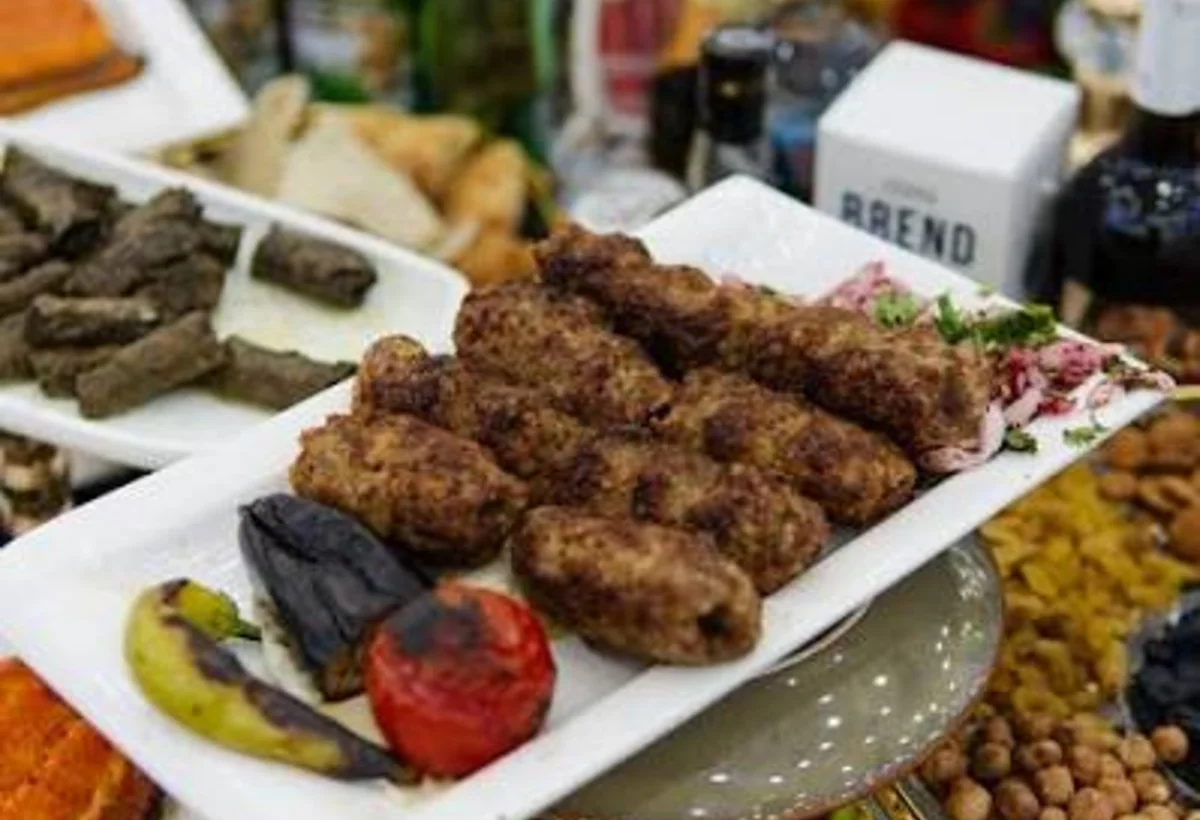Məşhur şadlıq sarayının yeməklərində at əti aşkarlandı - FOTO