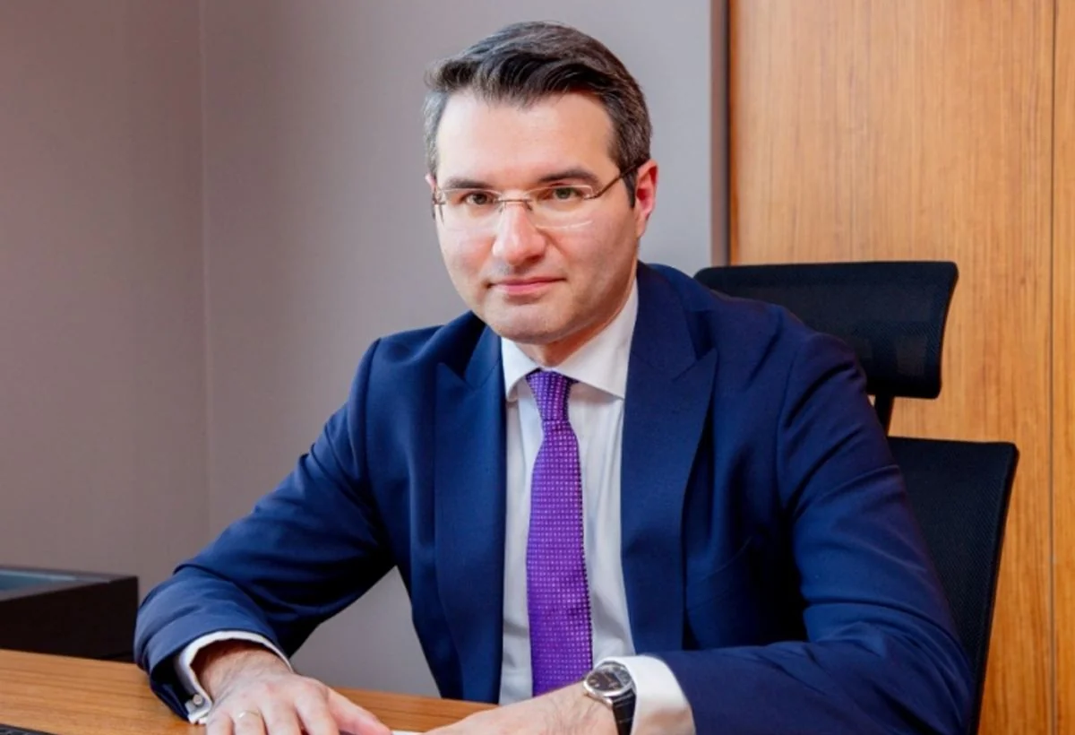 DOST-un sədri pensiya yaşına çatan müşavirini işdən çıxardı