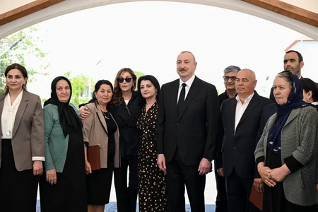 Prezident və birinci xanım Şükürbəyli kəndinə köçən sakinlərlə GÖRÜŞDƏ