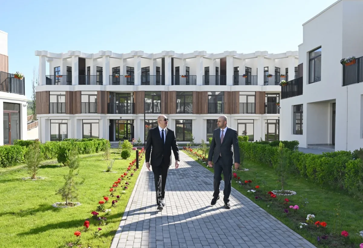 Prezident Zəngilan şəhərində inşa olunmuş ilk yaşayış kompleksinin AÇILIŞINDA - FOTO
