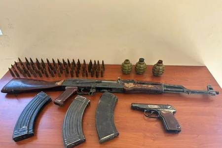 Həftəsonu qanunsuz saxlanılan 2 avtomat 1 qumbara aşkarlanıb