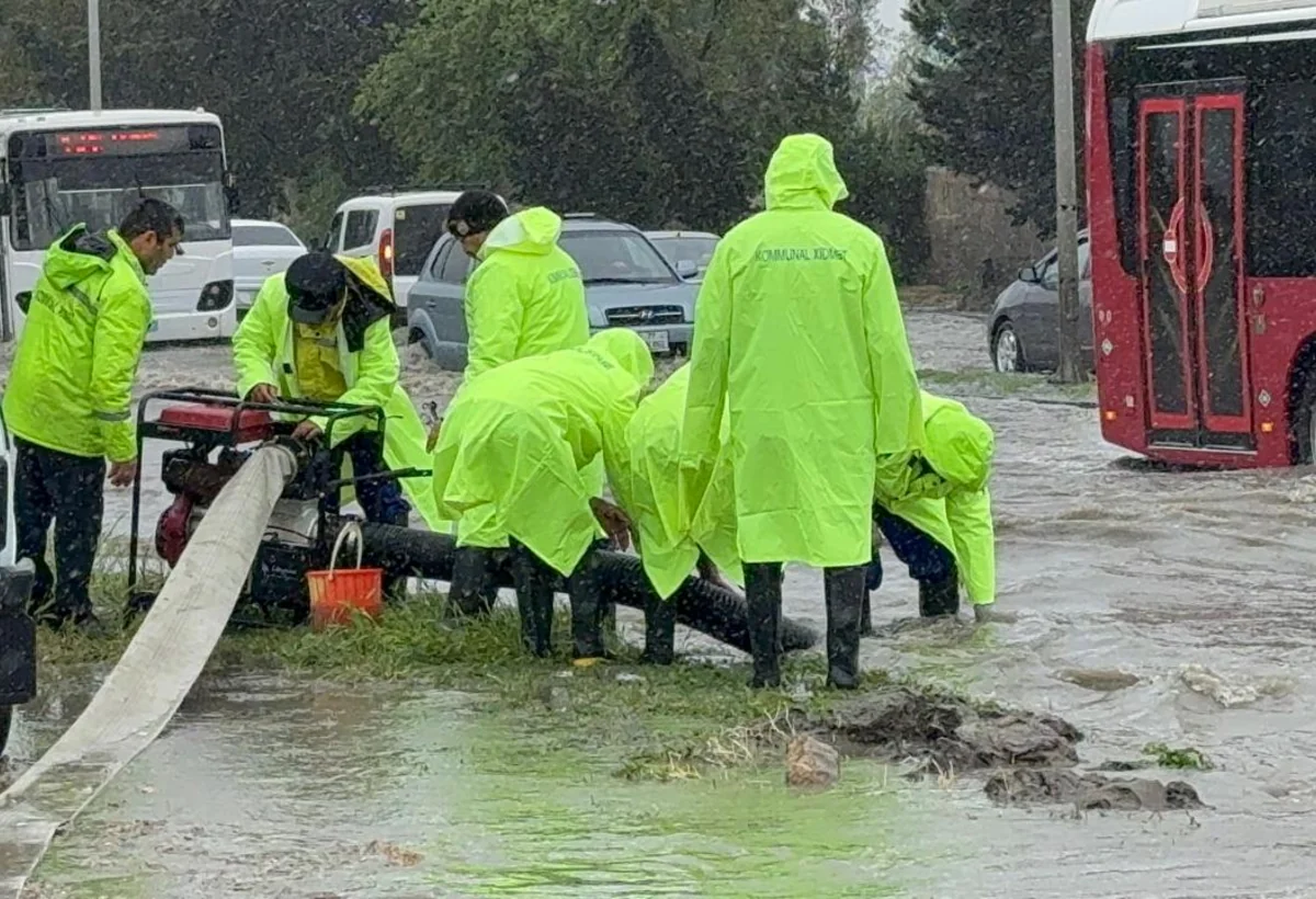 İcra Hakimiyyəti yağışın fəsadlarını aradan qaldırır - FOTO