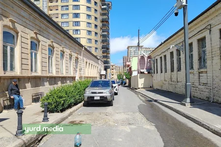 Bakının mərkəzində su xətti düzəldi, qazılan hissə isə asfaltlanmır