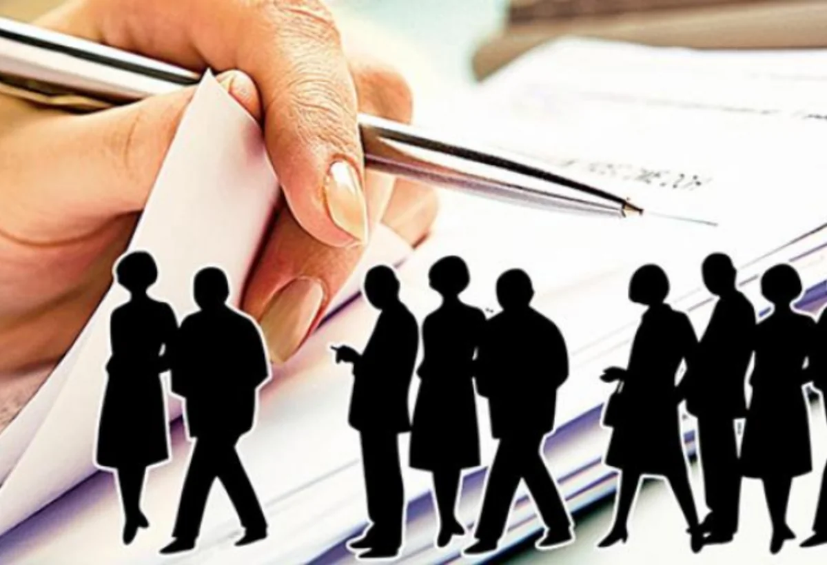 Dövlət sektorunu bir ayda mindən çox muzdlu işçi tərk edib
