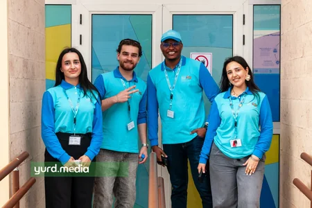 Gülümsəyən simalar, böyük məsuliyyət: WUF13 könüllüləri - FOTOREPORTAJ