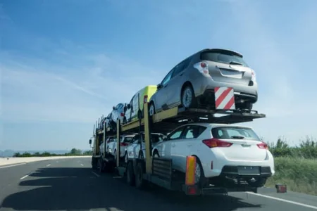 Azərbaycan minik avtomobili idxalını 40%-dən çox azaldıb
