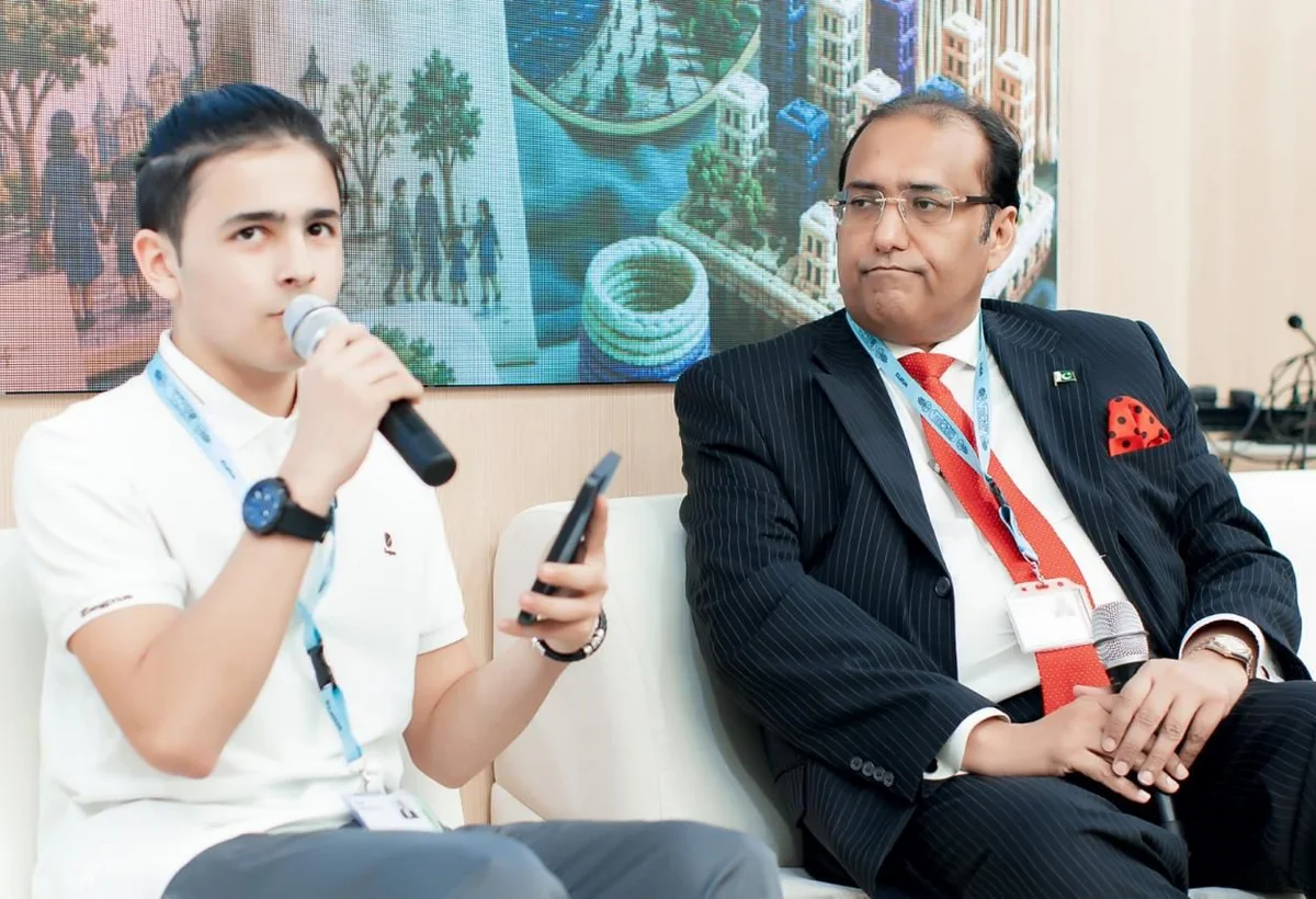 WUF13-də diqqətçəkən çıxış: 15 yaşlı azərbaycanlı beynəlxalq panelin moderatoru oldu