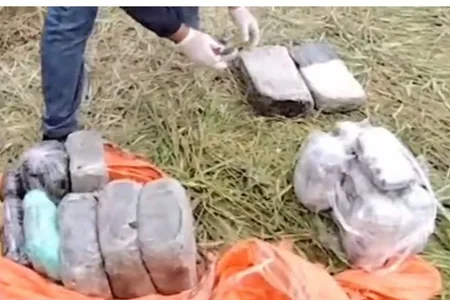 Uçuş aparatı ilə ölkəyə 50 kiloqrama yaxın narkotik gətirilməsinin qarşısı alındı