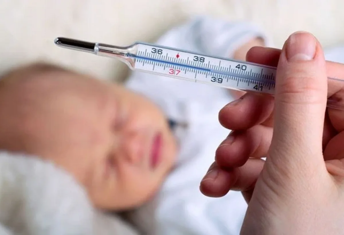 Pediatr uşaqlarda temperaturu azaltmağın sadə yollarını açıqlayıb