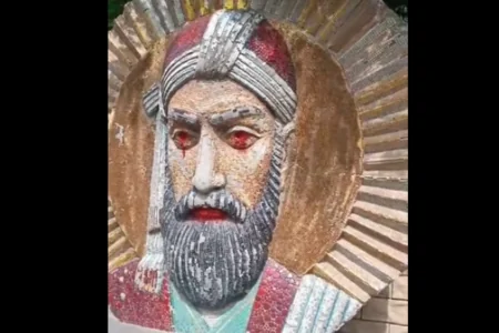 Nizami Gəncəvinin abidəsi təhqir olunub - VİDEO