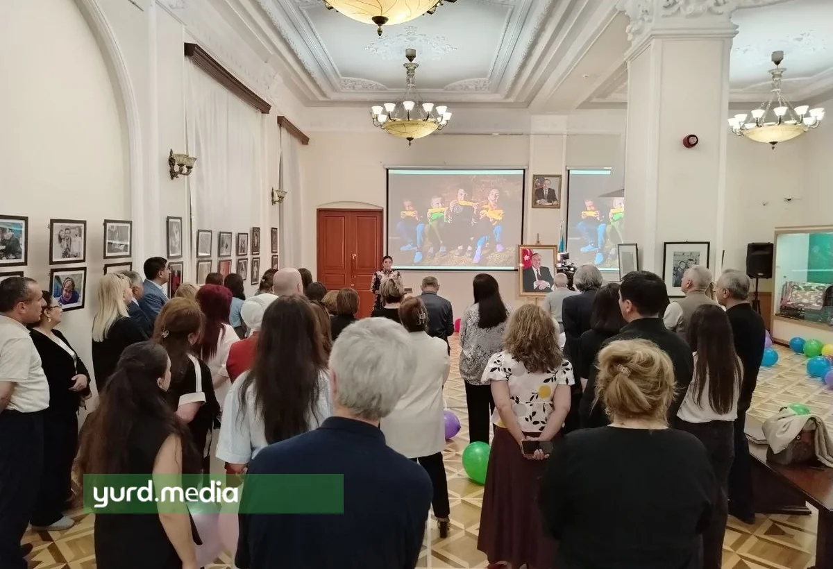 Qədim oyuncaqlar, uşaqlıq mövzusunda nadir fotoların SƏRGİSİ - FOTO