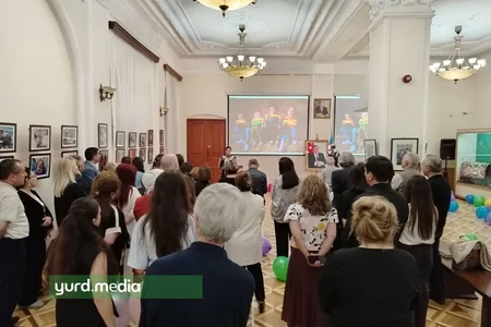 Qədim oyuncaqlar, uşaqlıq mövzusunda nadir fotoların SƏRGİSİ - FOTO