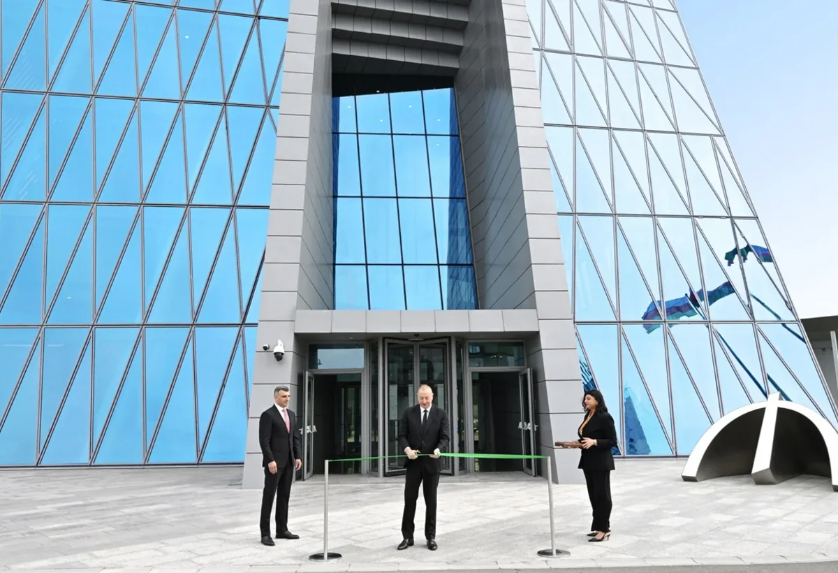 Mərkəzi Bankın yeni binası: 35 mərtəbə, 1300 nəfərlik iş sahəsi - FOTO