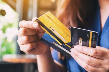 Azərbaycanda ən çox bank kartından oğurluq olunan yaşlı qadınlardır