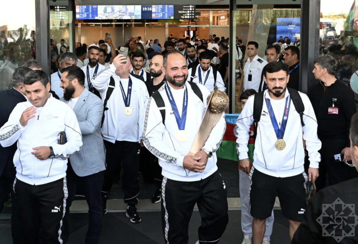Avropa çempionları yurda qayıtdı