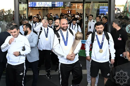 Avropa çempionları yurda qayıtdı