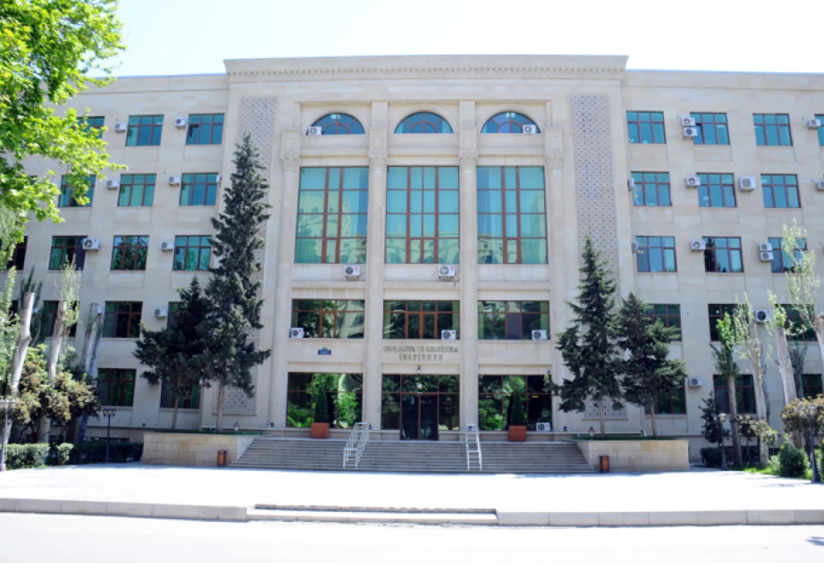 Elm və Təhsil Nazirliyinin institutunun direktoru vəzifədən çıxarıldı