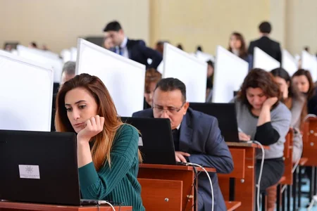 Dövlət qulluğunda fəaliyyətin davam etdirilməsi üzrə imtahan keçiriləcək