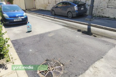 Bakının mərkəzində çuxur asfaltlandı, amma qanunsuz parkinq hələ də qalır