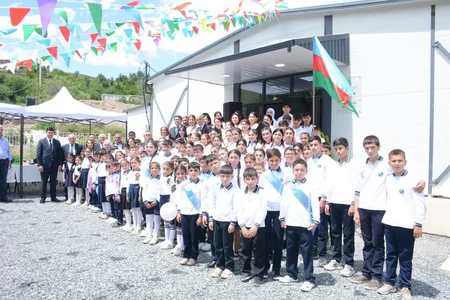Nazir Kəlbəcər məktəbliləri ilə Son zəngi qeyd edib - FOTO