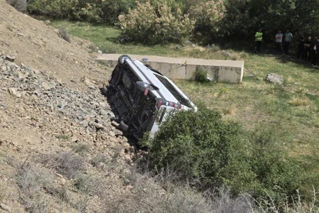 Göygöldə mikroavtobus aşıb, xəsarət alanlar var
