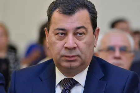 Komitə sədri özünə yeni köməkçi götürdü - FOTO