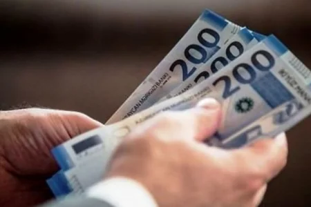 Azərbaycanda dövlət qulluqçularının maaşı ölkə üzrə göstəricini 87% üstələyib