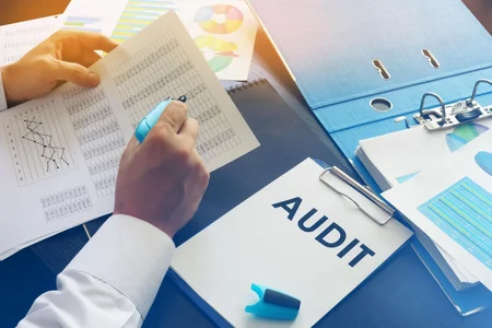 23 illik tarixi olan audit şirkəti bazardan gedir