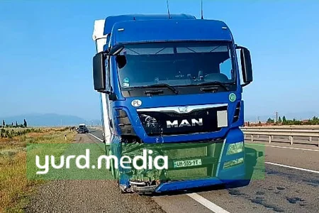 Ata-oğul Niva ilə yük maşınına çırpıldı - FOTO