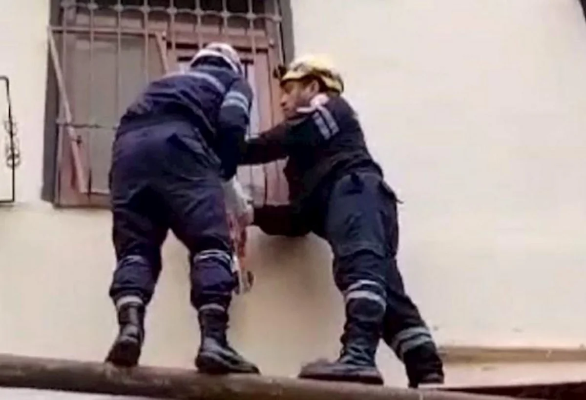 Evdə köməksiz qalan uşaq xilas edildi