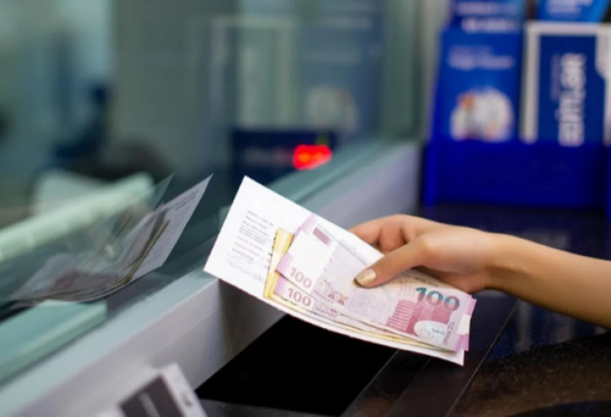 Əhalinin banklardakı əmanəti artıb