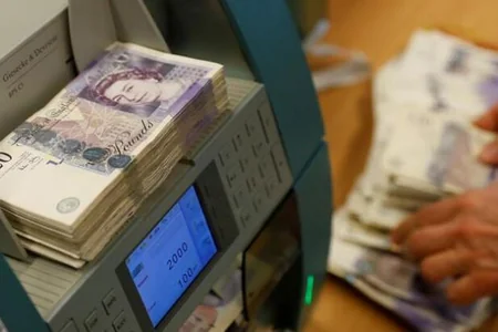 Böyük Britaniyadan Azərbaycana pul köçürmələri 20%-dən çox artıb