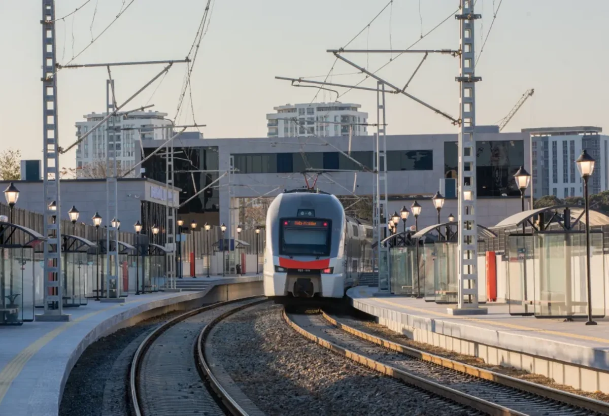 Yeni dəmiryolu çəkilişi Bakının bu ərazisində evlərin qiymətini sürətlə qaldırır