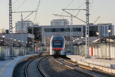 Yeni dəmiryolu çəkilişi Bakının bu ərazisində evlərin qiymətini sürətlə qaldırır